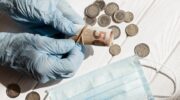 Зарплату врачей и медсестёр хотят привязать к средней по региону