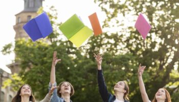 Родителям хотят дать оплачиваемый выходной на выпускной ребёнка