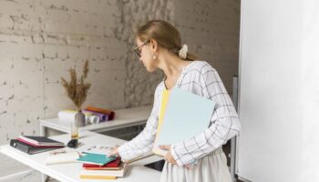 Педагогам хотят ограничить время на бумажную работу — не более 15% от учебной нагрузки