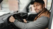 Водителям легковых авто разрешили управлять тяжелыми внедорожниками