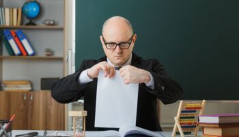 Срыв урока в школе: что теперь должен делать учитель?