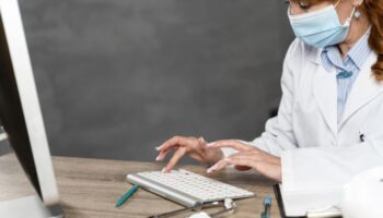 Бумажные медкарты уходят в прошлое? Что изменится с 1 сентября