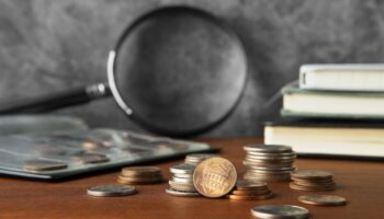 Из выплаты удержали деньги. Какие доходы пристав не имеет права списывать?
