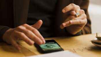 Для борьбы с мошенниками создают единую систему учета банковских карт