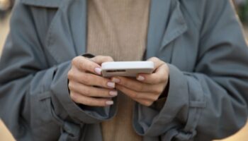 Можно ли передать SIM-карту родственнику?