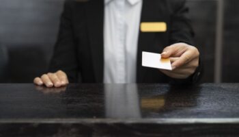 Можно заселиться в гостиницу по водительским правам: как это работает