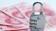 Внесли крупную сумму наличными. Почему банк может спросить, откуда деньги?
