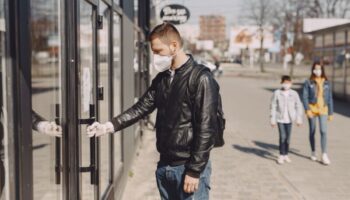 На остановках запретили продавать табак и вейпы