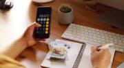 Работнику переплатили зарплату: когда он может не возвращать деньги?