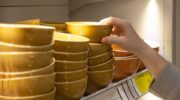 Посуду и товары для дома начнут маркировать: утверждены новые правила