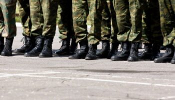 Россиянам с судимостью разрешили заключать военные контракты